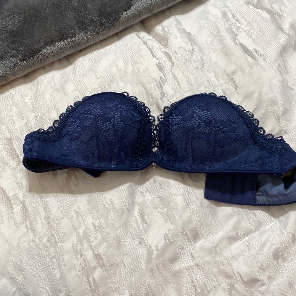 Victoria’s Sexret bombshell strapless bra